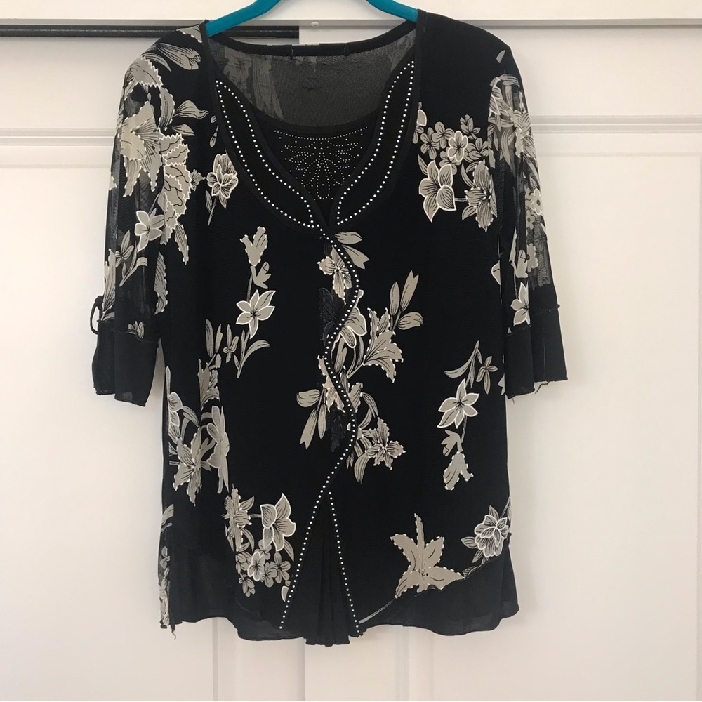 Black and white flower and rhinestone beautiful blouse! Medium! Lightweight mesh
